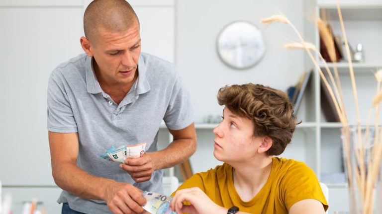 Hur mycket pengar kan jag ge till en familjemedlem utan att betala skatt: gränsen för icke deklarerade överföringar