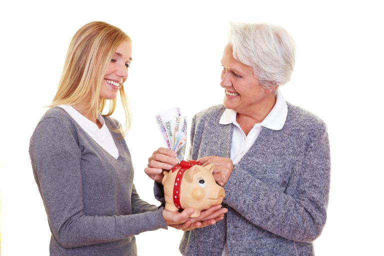 Donation: hur mycket pengar kan man ge utan verifikation efter 60 års ålder?