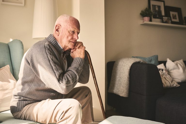 Pensionär med funktionsnedsättning kämpar för att behålla sina ”terapihöns” efter order om borttagande