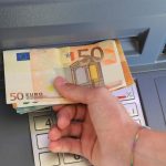 Du behöver inte längre kortet i bankomater: hur man tar ut kontanter utan plast