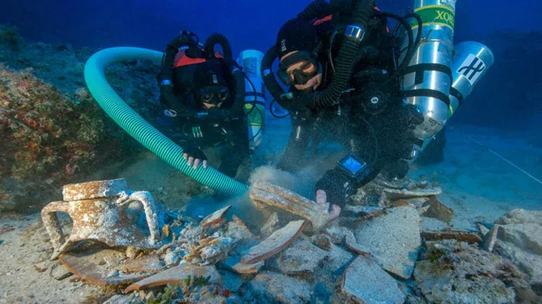 Historisk upptäckt: Medelhavet avslöjar arkeologiska lämningar från mer än 2 000 år tillbaka framför Alexandria