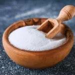 Varför uppmanas människor att ställa saltbehållare i sina fönster från och med oktober?