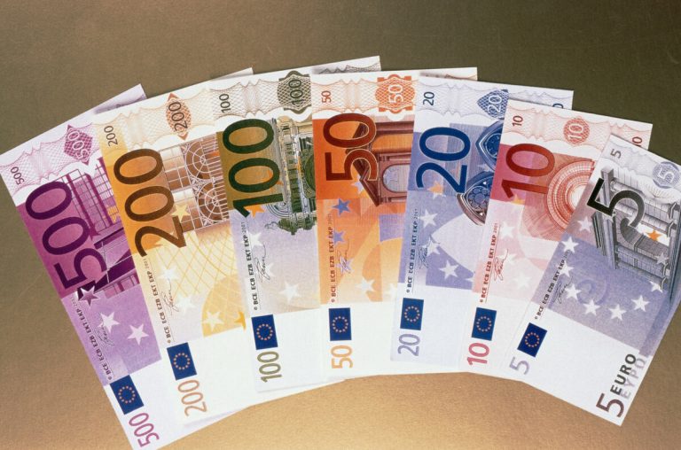 Varför har inte ”euro” ett ’s’ på mynt och sedlar?